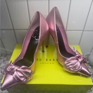 SO sad to let go!
*NEW
*Smoke Free Home 
*Original box has some imperfections.